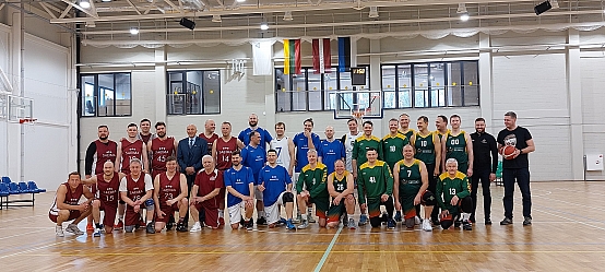 Latvijas parlamentārieši izcīna otro vietu Baltijas Asamblejas ceļojošā kausa izcīņā basketbolā