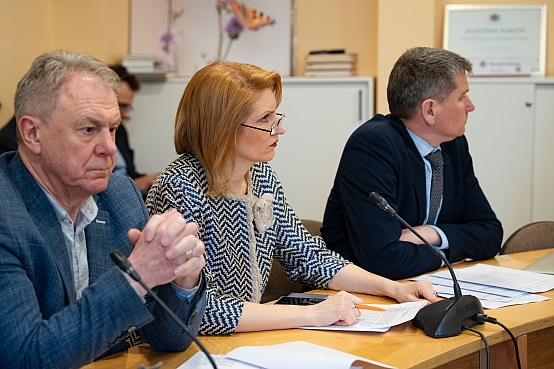 Valsts pārvaldes un pašvaldības komisijas sēde