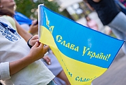 Saeimā demonstrēs dokumentālo filmu par Ukrainas bērniem atņemto bērnību