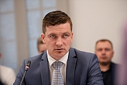 Juridiskā komisija atbalsta Māra Zviedra kandidatūru CVK priekšsēdētāja amatam 