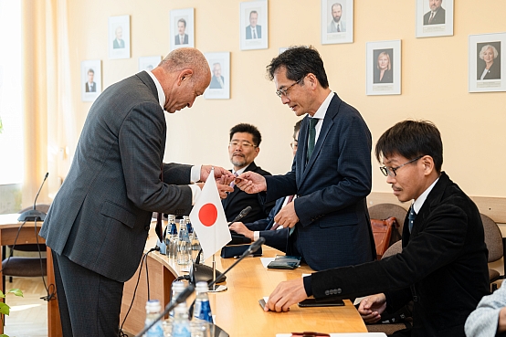 Oļegs Burovs tiekas ar Japānas vēstnieku