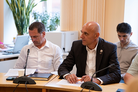 Valsts pārvaldes un pašvaldības komisijas sēde