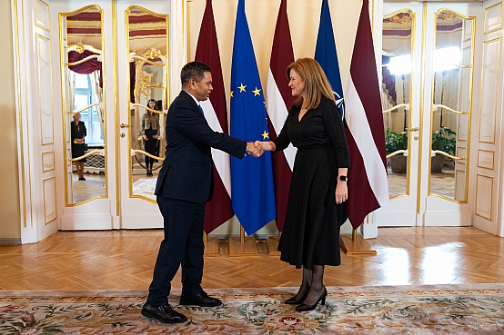 Zanda Kalniņa-Lukaševica tiekas ar Bangladešas vēstnieku