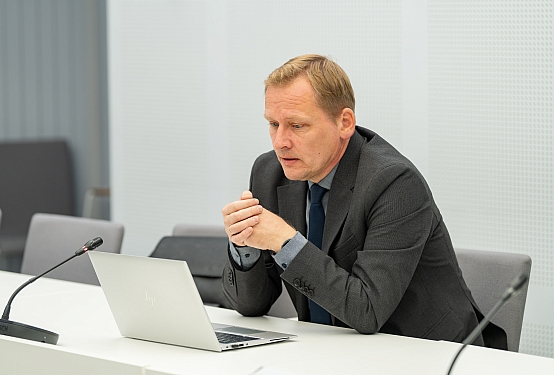 Cilvēktiesību un sabiedrisko lietu komisijas sēde