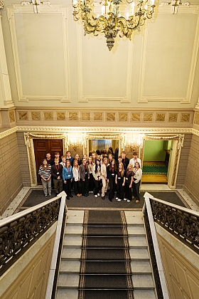 Rīgas Centra humanitārā vidusskolas skolēni apmeklē Saeimu skolu programmas "Iepazīsti Saeimu" ietvaros