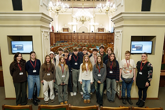 Pamatskola "BŪSIM" skolēni apmeklē Saeimu skolu programmas "Iepazīsti Saeimu" ietvaros