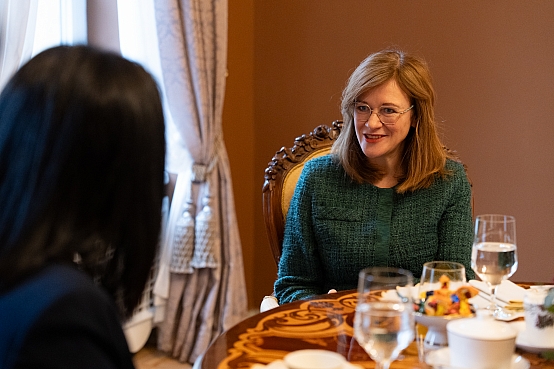 Zanda Kalniņa-Lukaševica tiekas ar Mongolijas vēstnieci