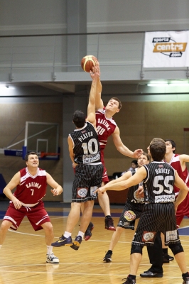 Saeimas basketbola komanda basketbola spēlē tiekas ar Liepājas domes komandu