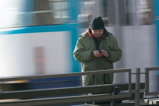 Deputāti sašutuši par invaliditātes piešķiršanas gauso tempu; prasa mēneša laikā likvidēt rindas