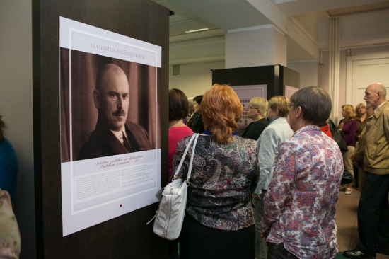 Ināra Mūrniece uzrunā Frīdriham Vesmanim veltīta pētniecības projekta noslēguma pasākuma dalībniekus