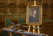 A portrait of Zigfrīds Anna Meierovics presented to the Saeima