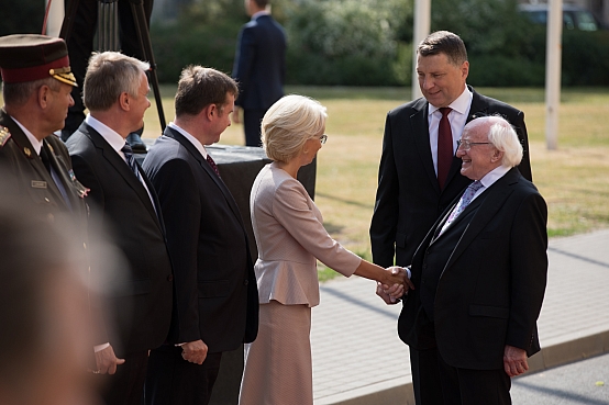 Saeimas priekšsēdētāja piedalās Īrijas prezidenta oficiālajā sagaidīšanas ceremonijā 