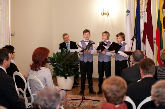 Saeimā tiek pasniegtas Baltijas Asamblejas medaļas