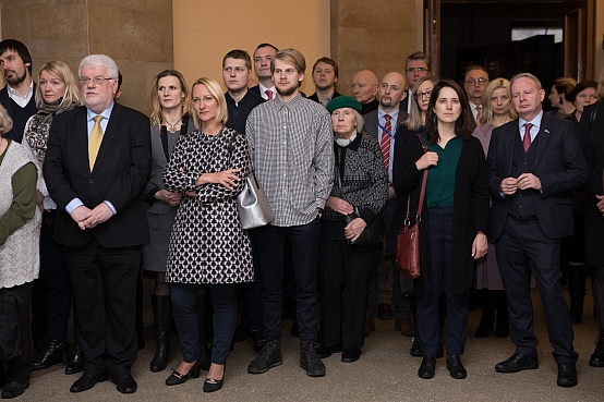 Saeimas priekšsēdētāja atklāj Neatkarības karam veltītu ekspozīciju