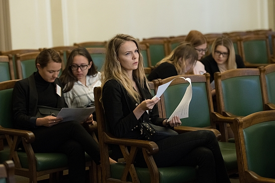 Žurnālistikas studenti Saeimā iepazīst reportieru darbu